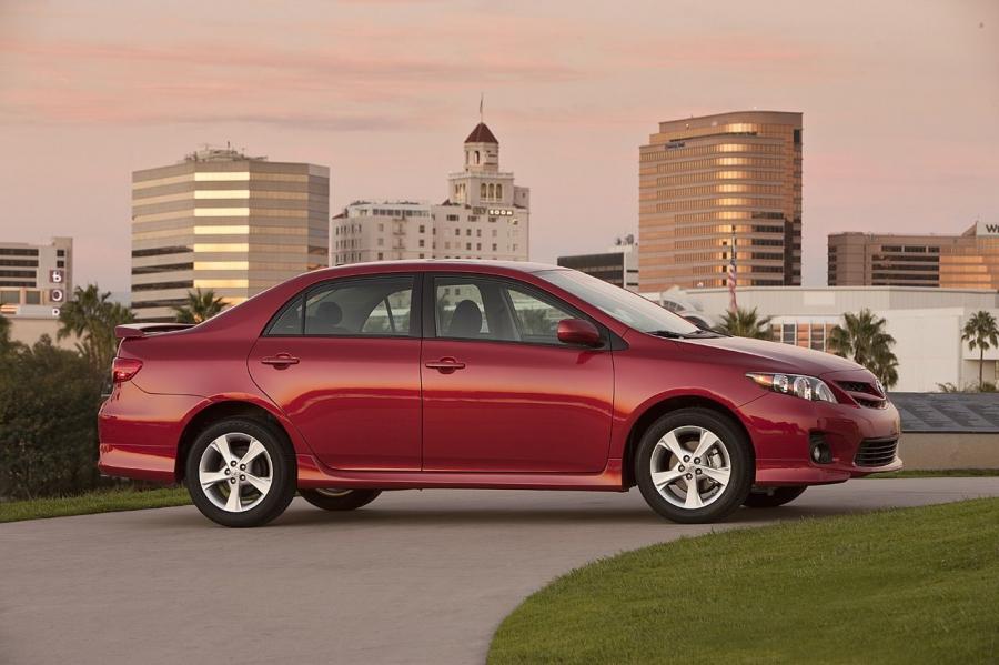  Toyota Corolla 2011 года  (фото 46 из 76)
